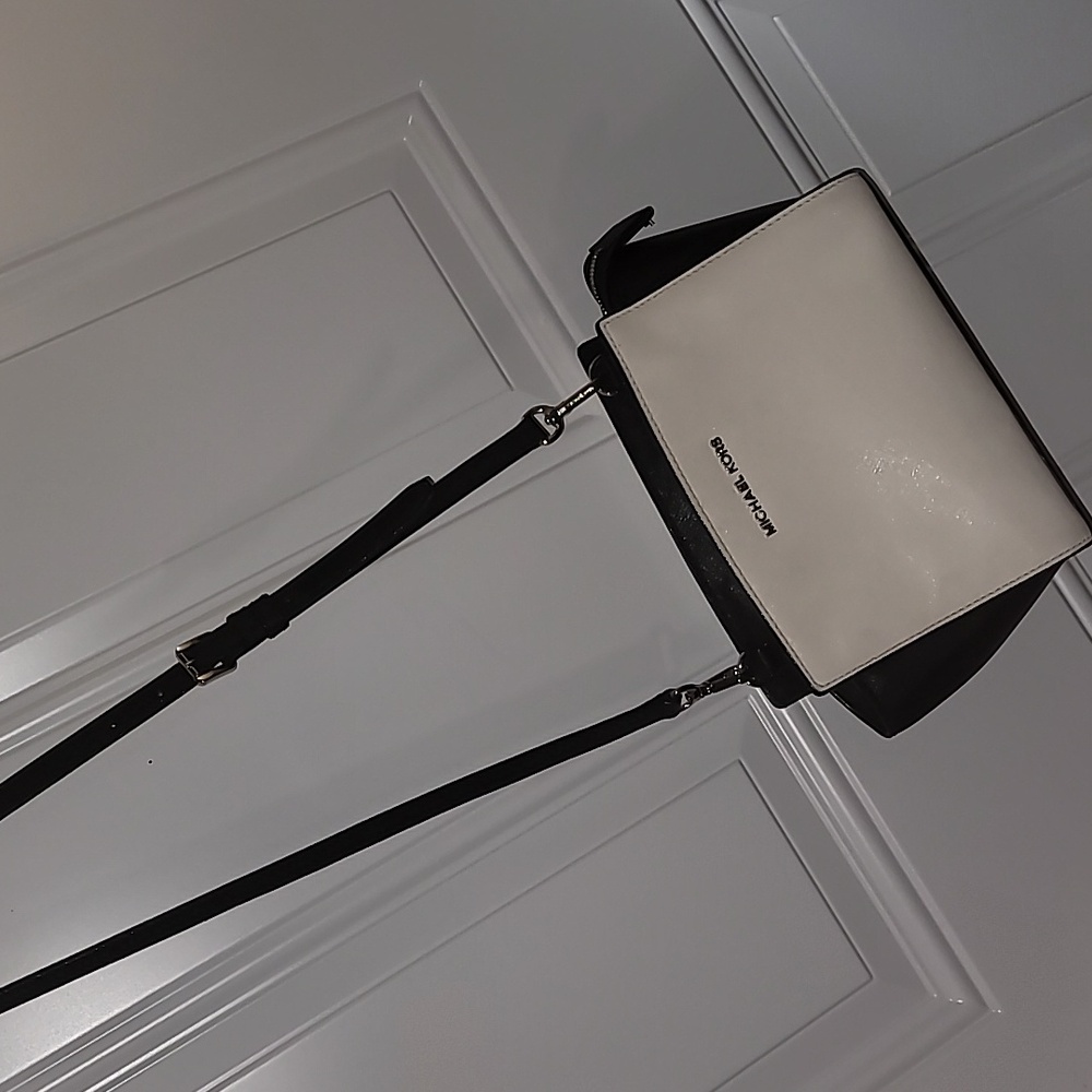 Michael Kors Crossbody - Picture 7 of 9